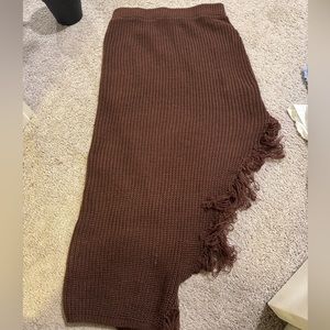 Does not fit anymore. Size M. Never worn.